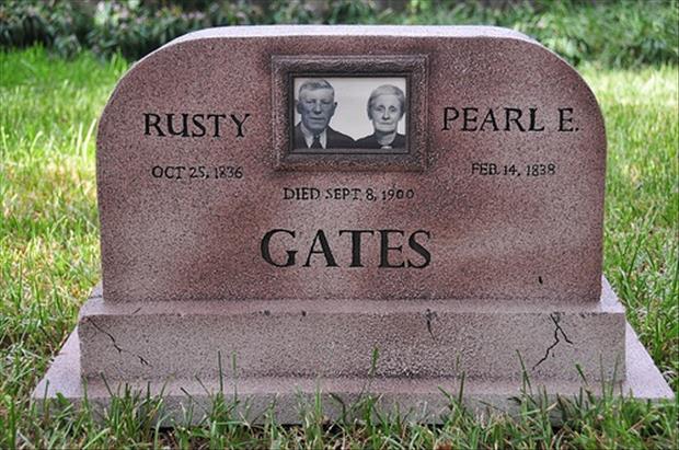 GatesGravestone